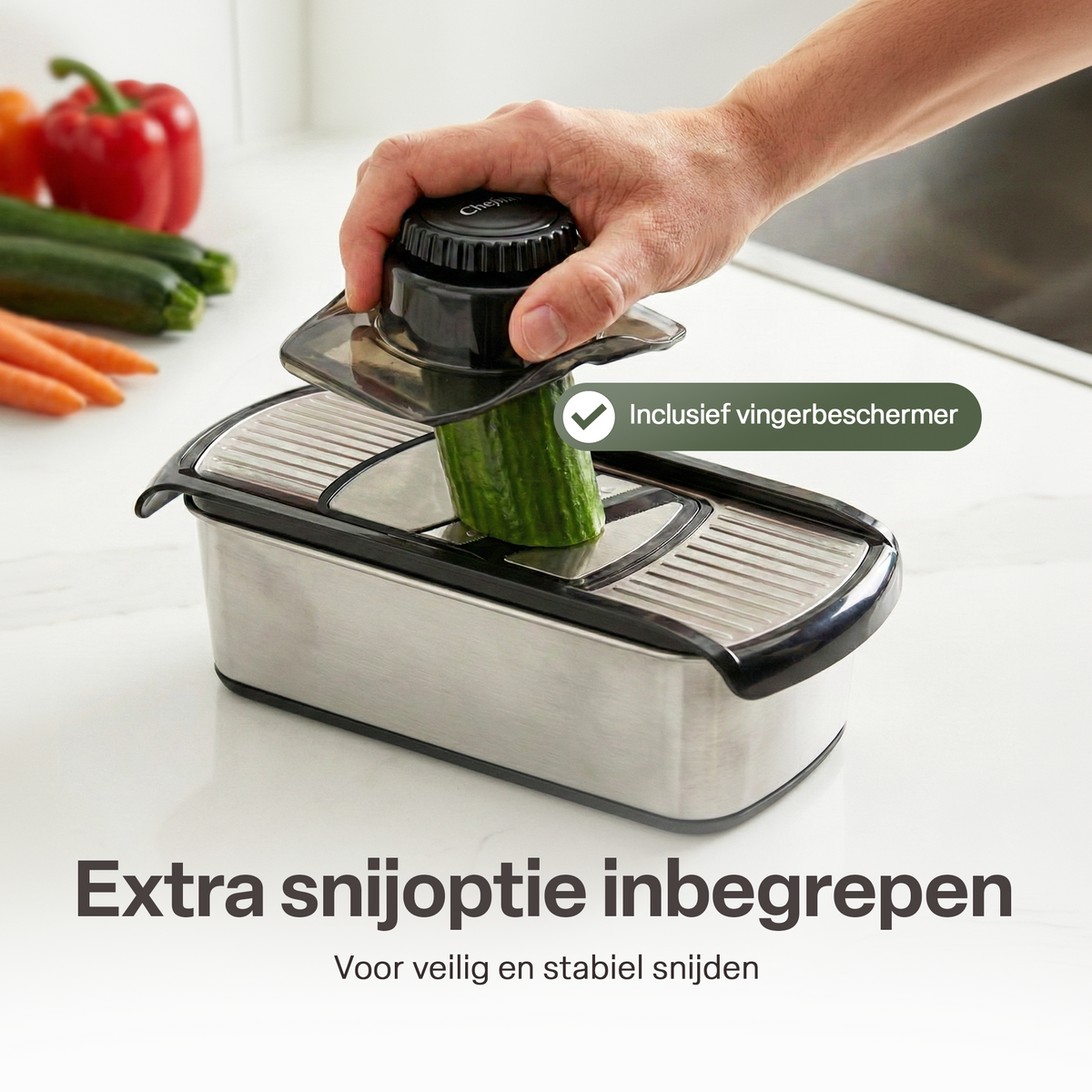 Chefino multi groentesnijder met vingerbeschermer - komkommer snijden op de mandoline voor veilig en stabiel snijden